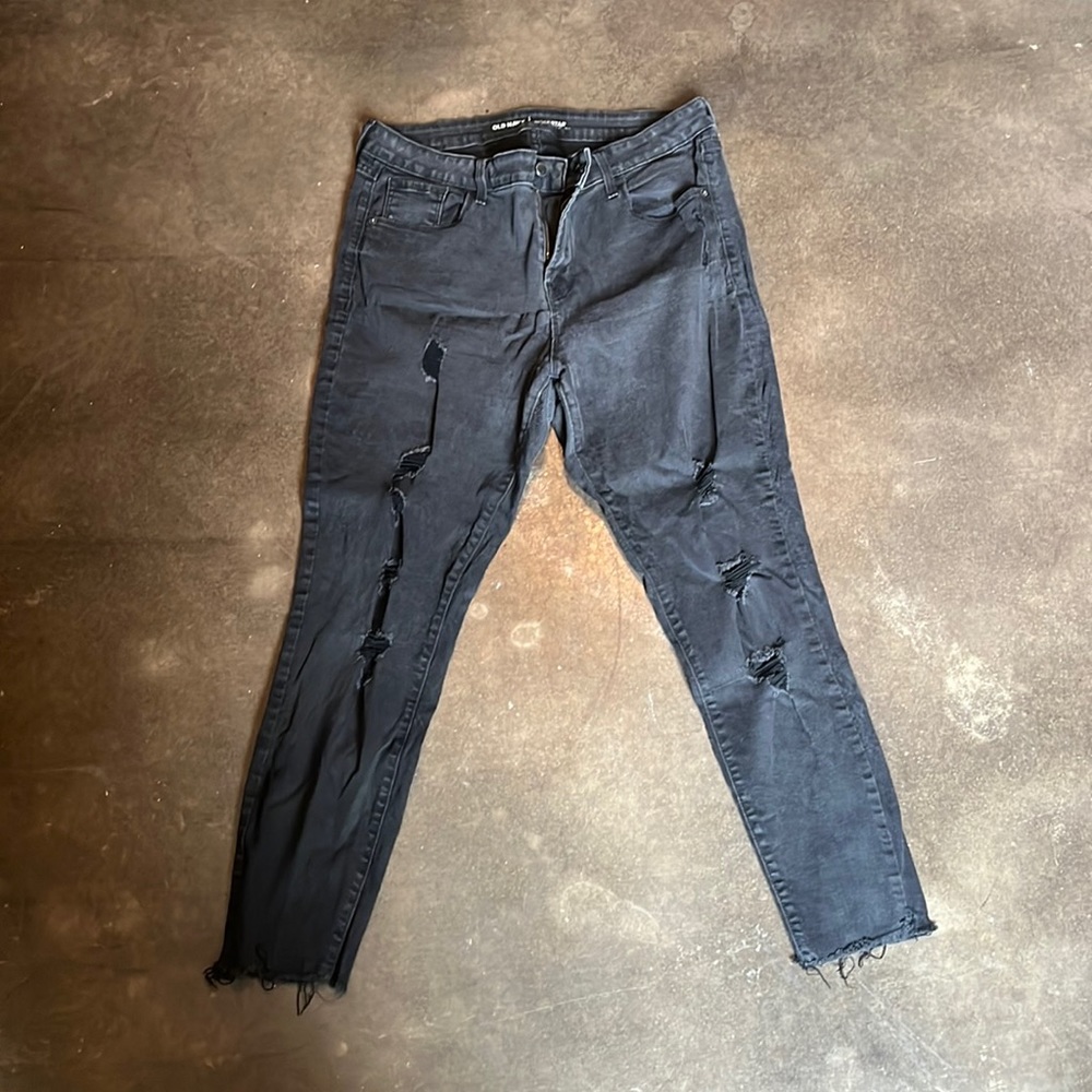 Black distressed jeans